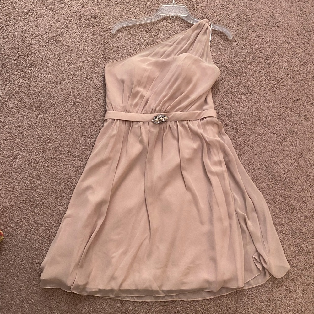 Simply yet elegant light weight dress.